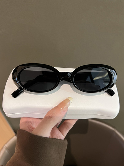 Retro Black Small Face Oval Cat-Eye Sunglasses for Women, Versatile, High-End, Photo-Taking, Concave Shape Sunglasses, Anti-Uv