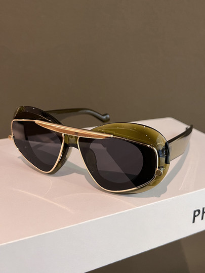 European and American Style Avant-Garde Sunglasses for Women 2024 New Versatile High-End Photo-Taking Styling Sunglasses with Uv Protection