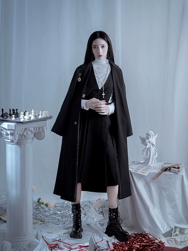 Черный плащ, студенческая юбка в складку, оригинальный свитер, (в наличии на складе)