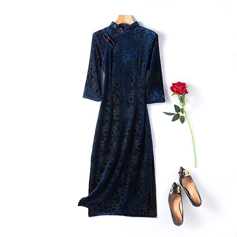 Qipao 2021 Autumn new high-end composite velvet improved young models with a long version of temperament retro 70% sleeves