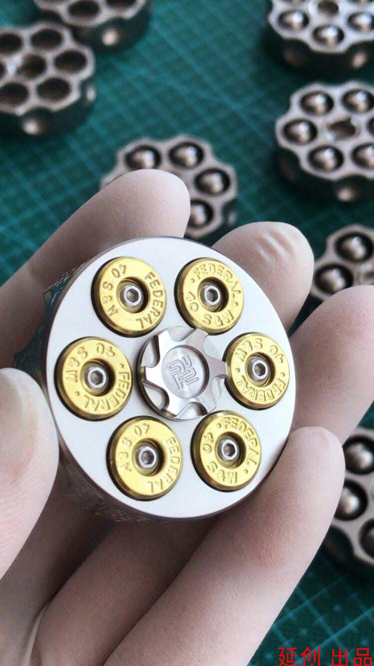 New titanium alloy left wheel shape inter-finger gyro fingertip spiral decompression toy portable EDC