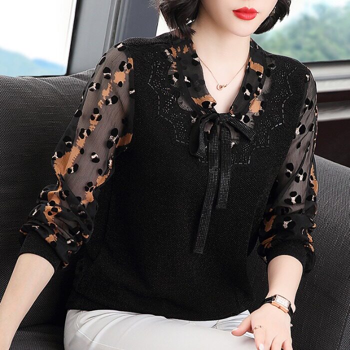 Middle-aged moms new spring and autumn fitted with long sleeves Flesh Lace T-shirt Fashion Foreign Pie 100 hitch undershirt
