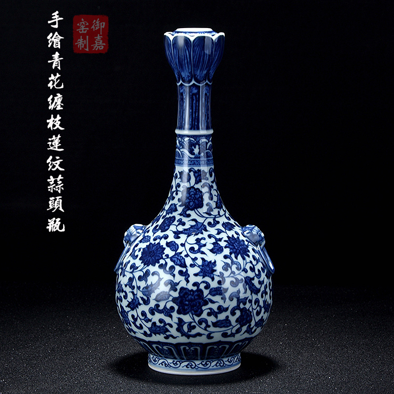 中国古美術・明宣德款青花缠枝花卉八方蒜头瓶・青花磁・純手描き・陶芸・花瓶・文房 中国古美術・明宣德款青花缠枝花卉八方蒜头瓶・青花磁・純手描き