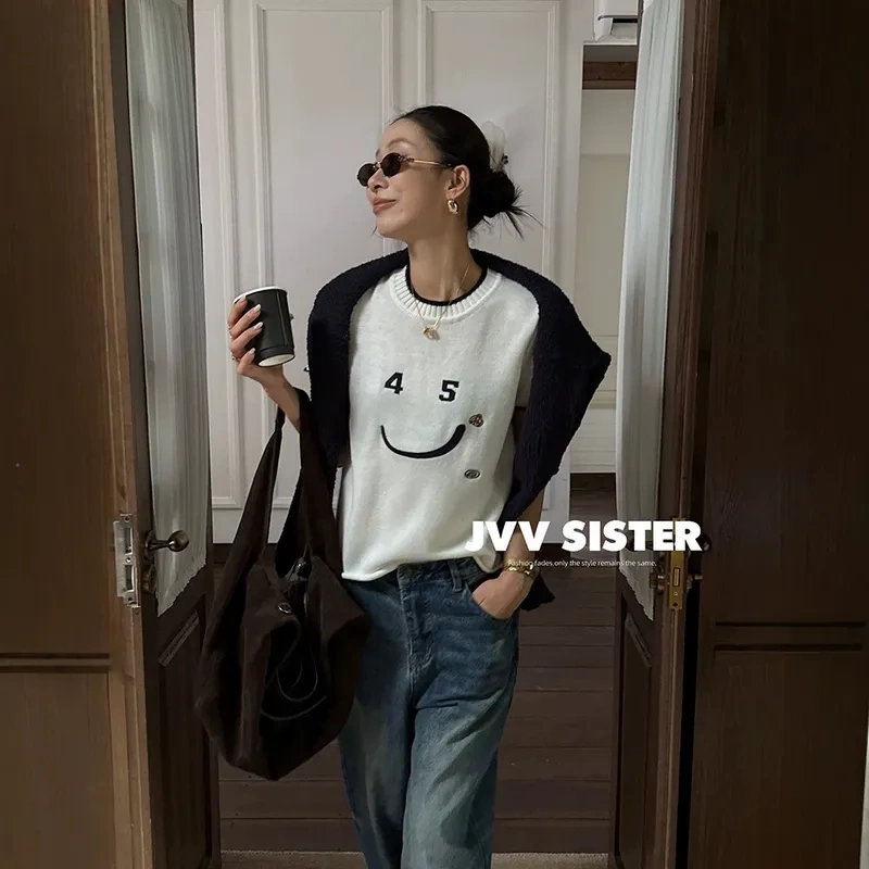 Jvv Shisanxing 2026 Autumn New Smiley Face Jacquard Knitted Top Casual Versatile Short Sleeve Sweater for Women 01330