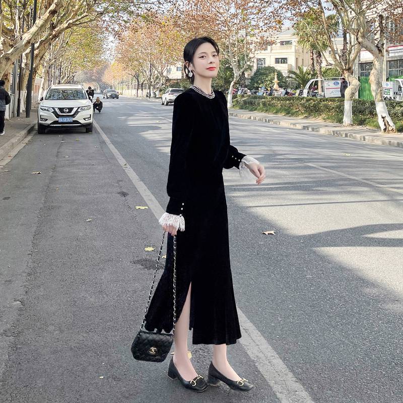 2026 Autumn New Niche Design Slimming Elegant Pearl Round Neck Lace Cuff Slit Velvet Dress 2026 Autumn New Niche Design Slimming Elegant Pearl Round Neck Lace Cuff Slit Velvet Dress