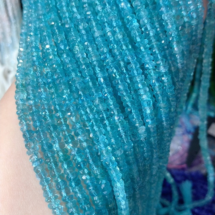 天然アパタイト製の円盤型ビーズ、ファセットカット済み、半製品、厚さ4.5mm、長さ33cm。