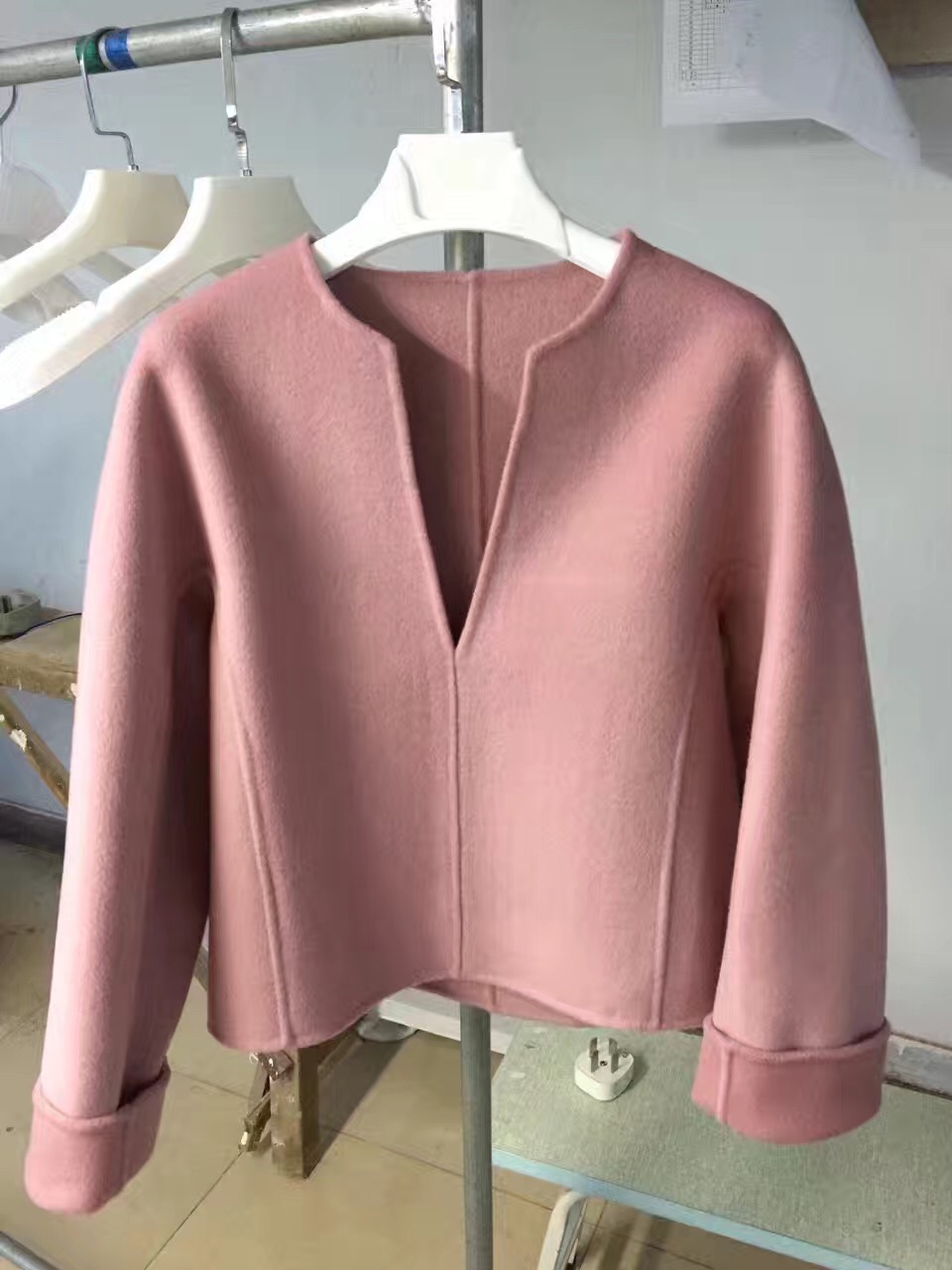 18 vụ nổ mùa thu và mùa đông áo khoác cashmere nóng của phụ nữ áo khoác lông ngắn nước ngoài được may bằng tay áo khoác phao nữ