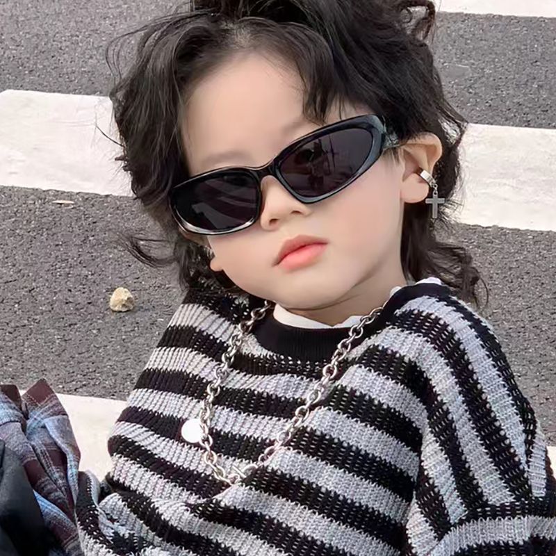 儿童墨镜潮酷男童骑行眼镜时尚街拍模特走秀防晒防紫外线宝宝眼镜 — 4