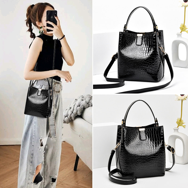 Korean crocodile pattern tote bag women 2022 ins net red one-shoulder cross-body bag wild casual contrast bucket bag