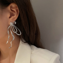 European and American exaggeration ins cold wind line big bow earrings autumn and winter design sense Net red ear studs earrings female tide