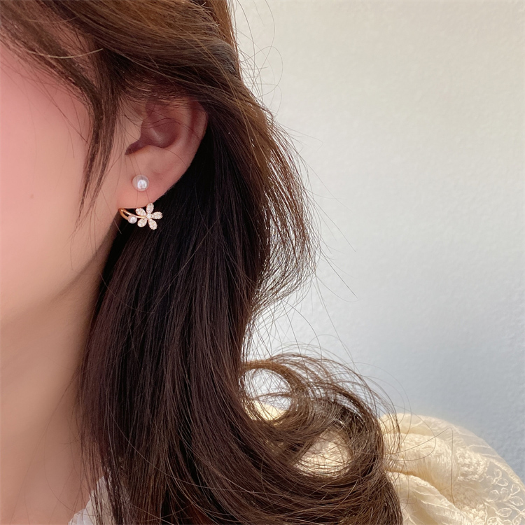Korean pearls set with diamonds, flowers, niche temperament, personality, versatile, high-end design, earrings, earrings_voghion.com
