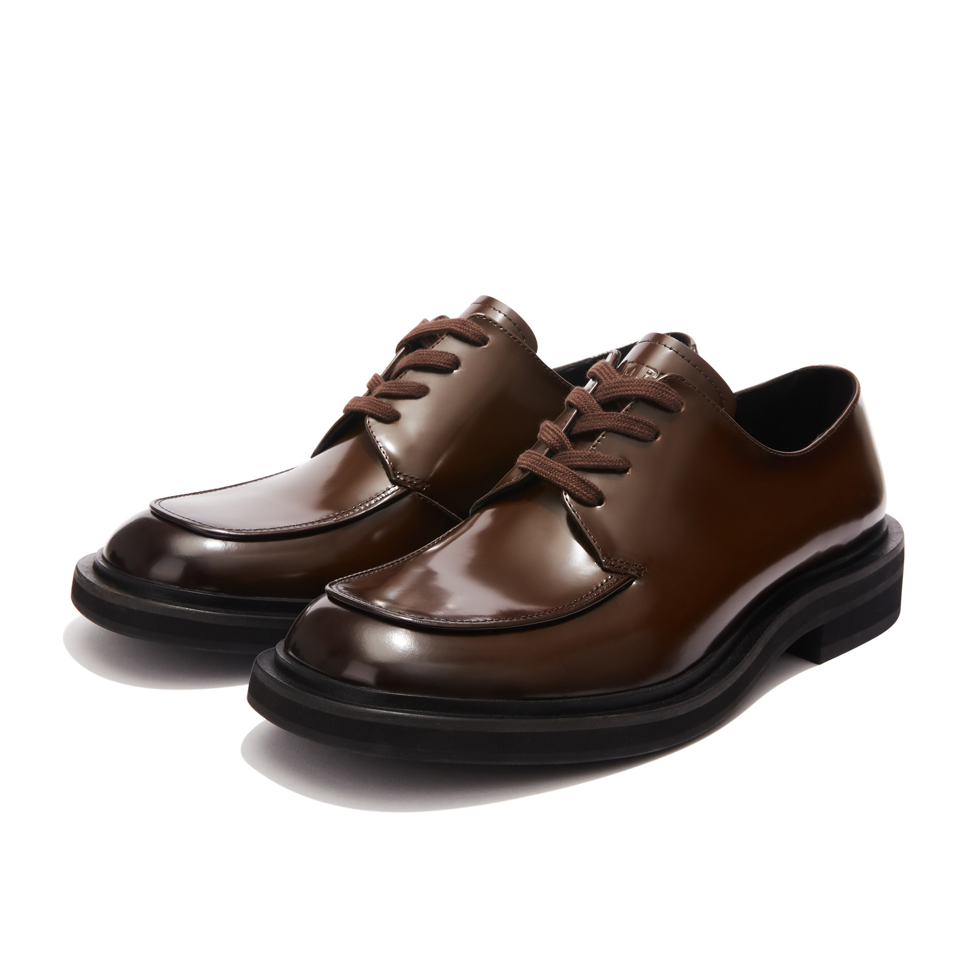 2025潮流视角：穿什么样的皮鞋好看才能彰显品味？