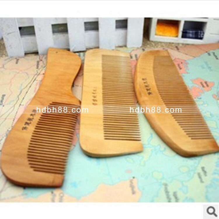 Hot Pin Boutique Big Number Peach Wood Comb Natural Health Care Peach Wood Comb RMBtwo Department Store Yiwu Small merchandise ground stall source
