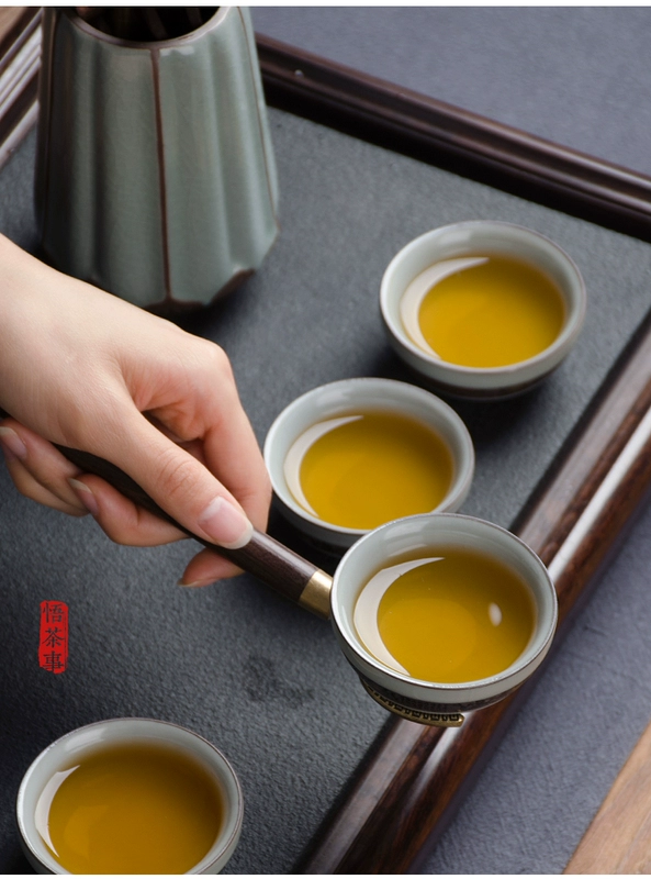 Nghi lễ trà Ebony Sáu quý ông đặt Trà hoa sen Nghi lễ Trà gỗ rắn Trà kết hợp Trà Kung Fu Phụ kiện - Trà sứ ấm trà đẹp