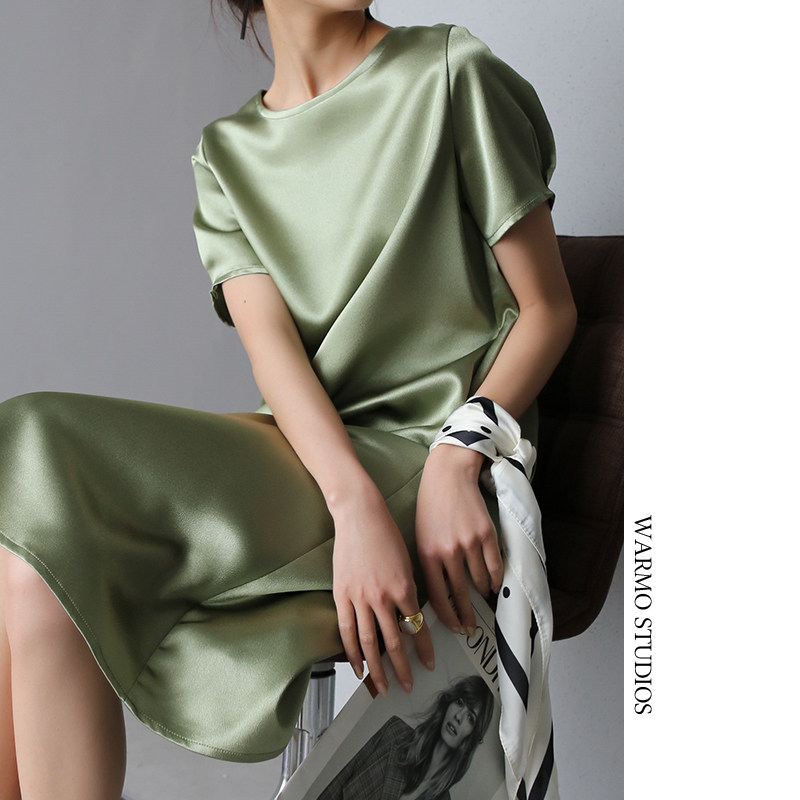 Warmo 2020 summer short-sleeved glossy acetate texture loose mid-length dress small girls look thin