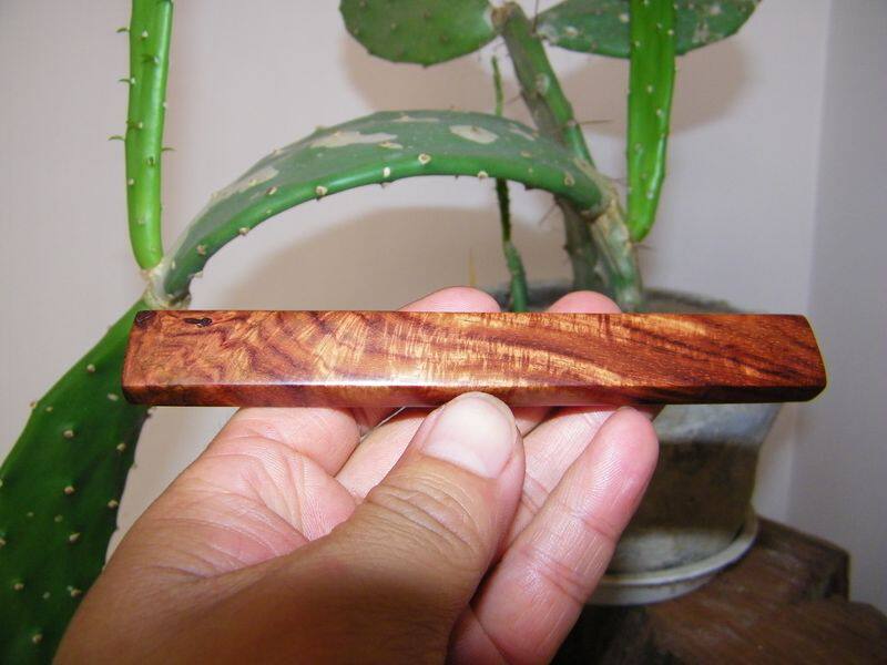 Hainan yellow flower pear wood-like purple oil pear seal water corrugated fluorescent shank handlebar hand piece hairpin material Buddha pearl