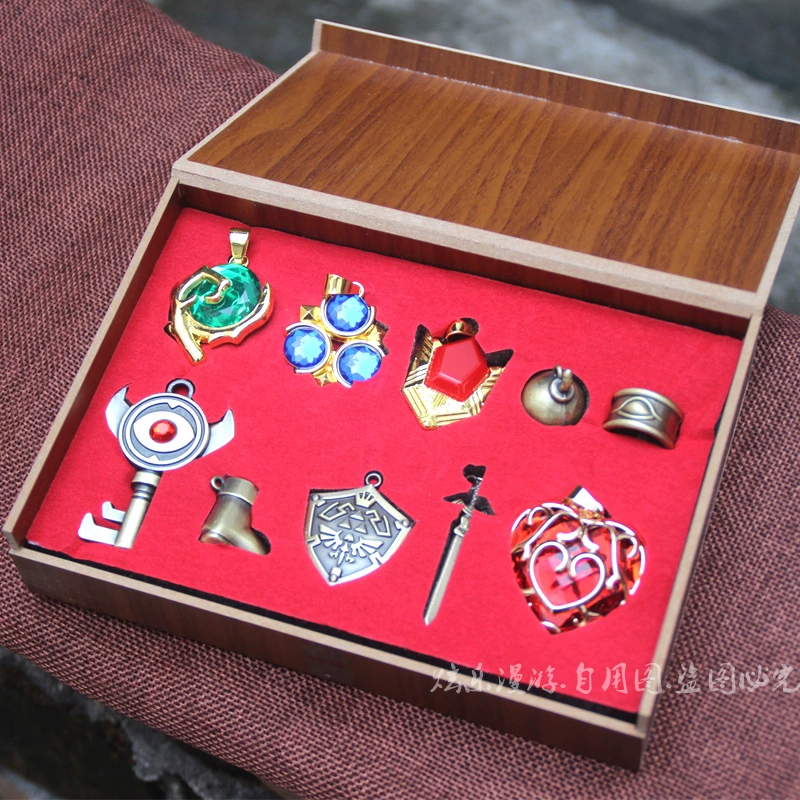 Zelda Truyền thuyết về Sai Zelda Hộp quà ngoại vi Vòng kim loại Giày đá Ruby Keychain Vòng cổ Mặt dây chuyền - Game Nhân vật liên quan