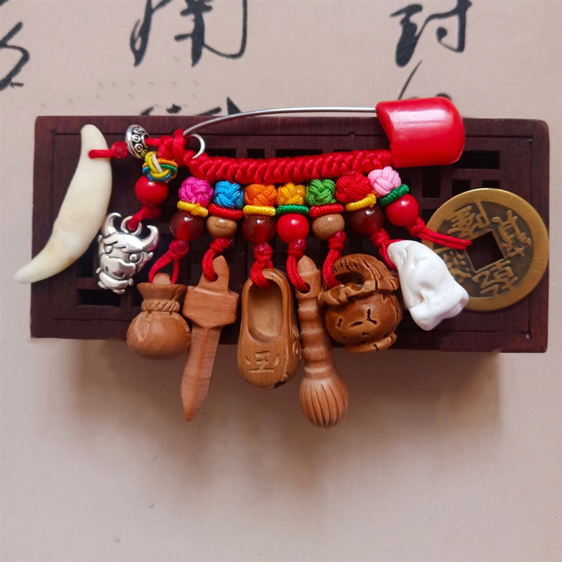 Peach wood baby Child baby Newborn pregnant woman Ward off evil spirits to scare dog teeth Peach core pendant Amulet anti-scare pin