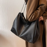 Вместительная и большая сумка через плечо, демисезонная модная цепь, премиум класс, в западном стиле