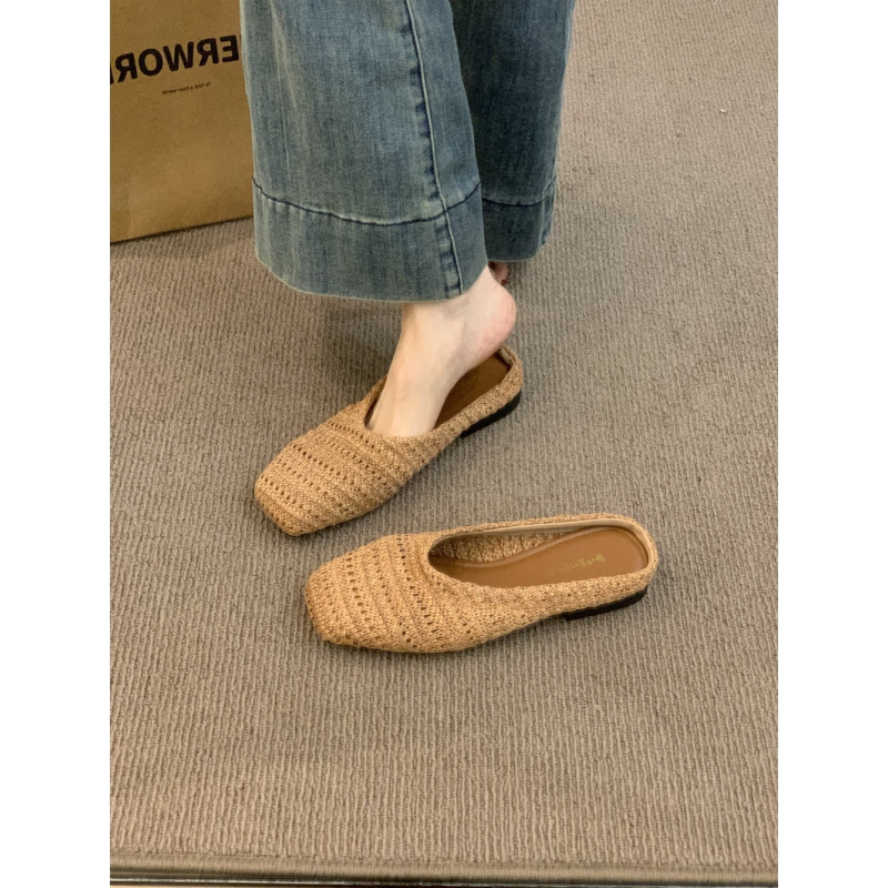 女性用フラットサンダル、つま先が覆われたレトロスタイル、夏の夜に最適、編み込み、オープンバック、スリッポンシューズ。