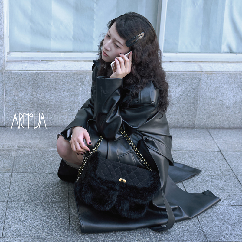 Arnova/New Fluff Suede Large-Capacity Commuter Bag with a Relaxed Artistic Vibe, Can Be Used as a Shoulder Bag, Handbag, or Crossbody Bag