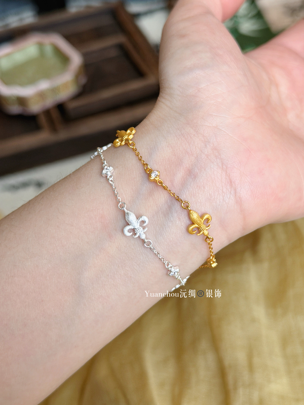 Yuanchou Yuan Silk's "Jinyuan" Pure Silver Brushed Gold-Plated Cross with Diamond-Encrusted Iris Flower Pure Silver Bracelet Gift Yuanchou Yuan Silk's "Jinyuan" Pure Silver Brushed Gold-Plated Cross with Diamond-Encrusted Iris Flower Pure Silver Bracelet Gift