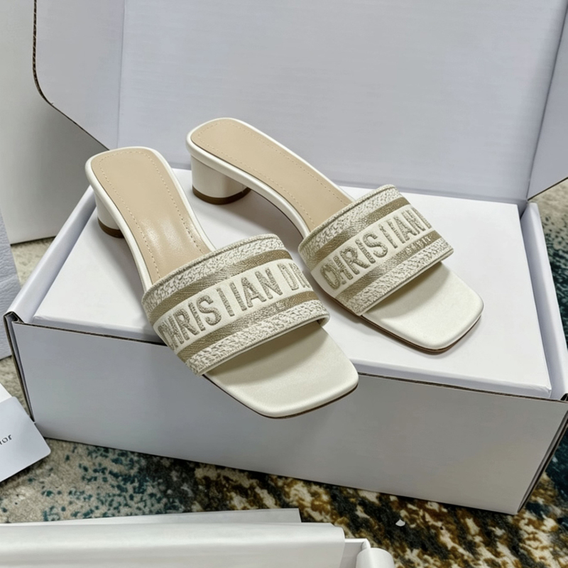 D Brand Embroidered Slippers 2026 New Style Chunky Heel Rhinestone Sandals for Outdoor Wear Letter Satin Versatile Slip-On Sandals