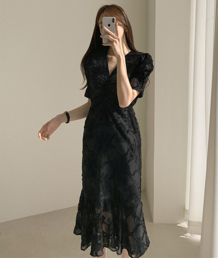 2022 Early Spring Summer Spring Summer New Style Temperament V Collar Retro Sweet Beauty Lace Fairy Short Sleeve Foreign Dress Woman