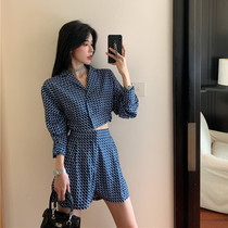 2021 winter and autumn foreign temperament V neck long sleeve shirt women casual shorts fashion sports two-piece fashion trend