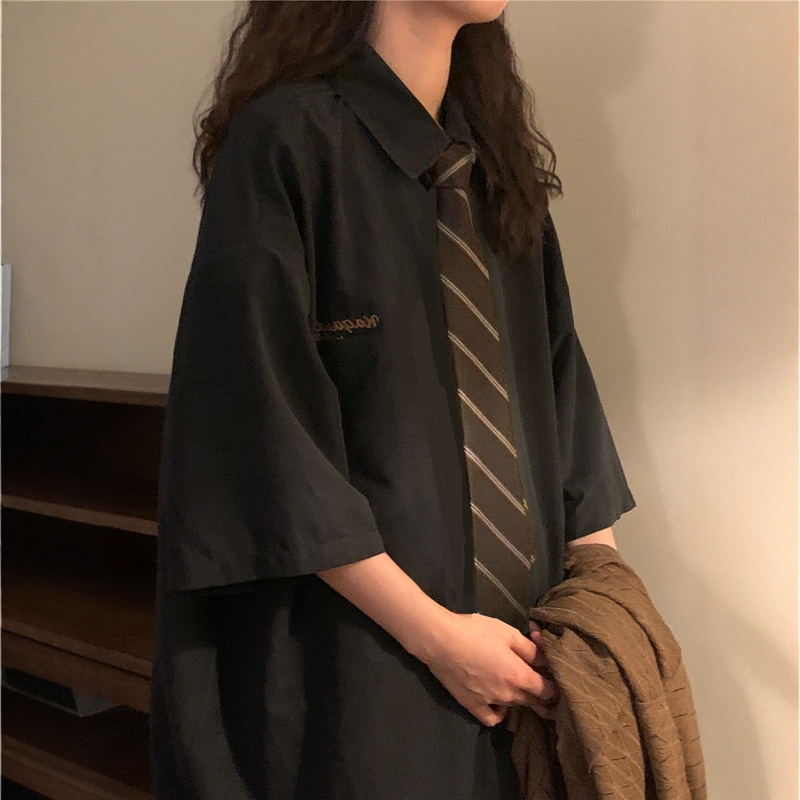 Black Shirt for Women, American Retro Short-Sleeved, Thin Design, Niche Student Style, Loose College Style Tie Shirt for Summer Black Shirt for Women, American Retro Short-Sleeved, Thin Design, Niche Student Style, Loose College Style Tie Shirt for Summer