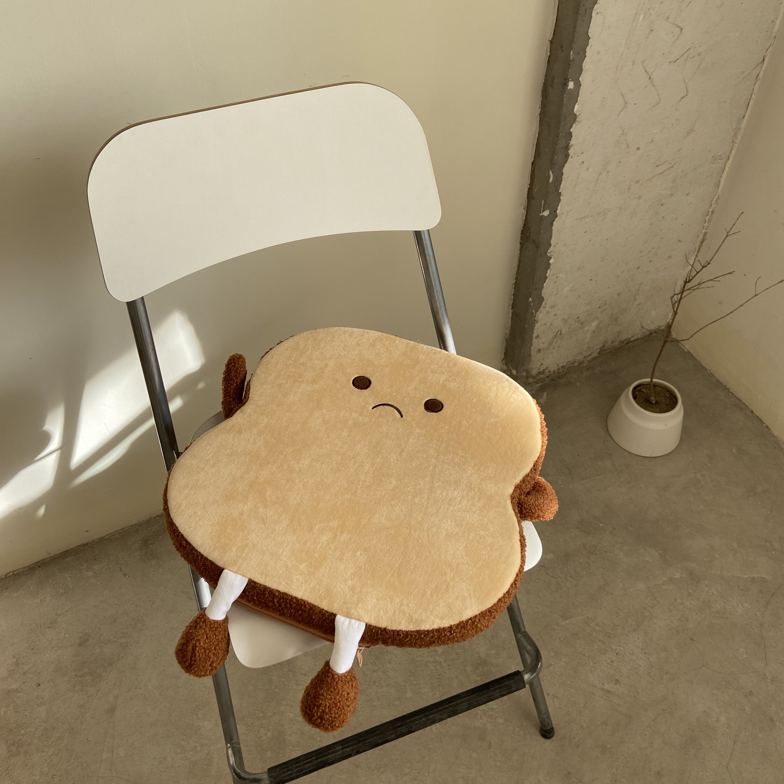 Boring market ins cute cartoon toast sponge cushion thickened office chair cushion plush cushion stool cushion