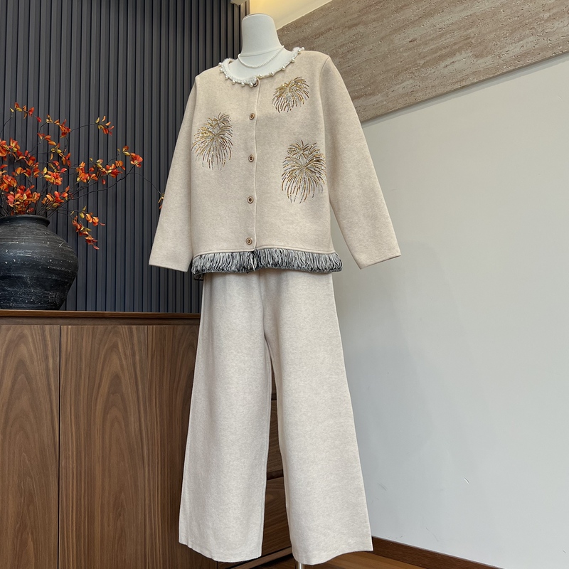 Fashionable New Mother's Clothing Spring and Autumn Knitted Top Elastic Waist Pants Real Two-Piece Middle-Aged and Elderly Women's Sweater Set Fashionable New Mother's Clothing Spring and Autumn Knitted Top Elastic Waist Pants Real Two-Piece Middle-Aged and Elderly Women's Sweater Set