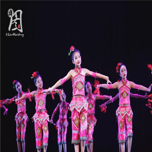The 9th Xiaohe Demeanor Tujia Doll Playing Lianxiang Children's Costume National Performance New Year's Day Costume