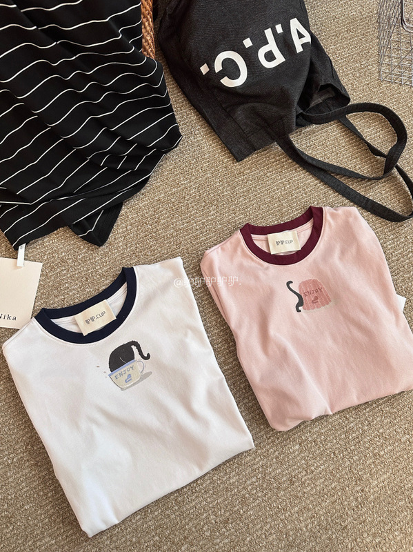 @D'Zz* Cute, Playful, and Age-Reducing "Teacup Cat" Heavy Embroidery Color-Blocking Regular Shoulder Slim-Fit Short T-Shirt