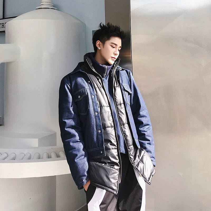 Áo khoác bông nam dài giữa Charlie UNCLE phiên bản Hàn Quốc của xu hướng áo khoác bông denim hai dây giả cá tính - Bông