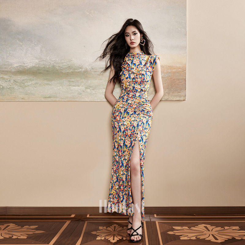 Original Design French-Style Elegant Sleeveless Floral Dress for Women, Slim Fit with Slit, Long Dress with Vacation Vibe and Elegant Temperament
