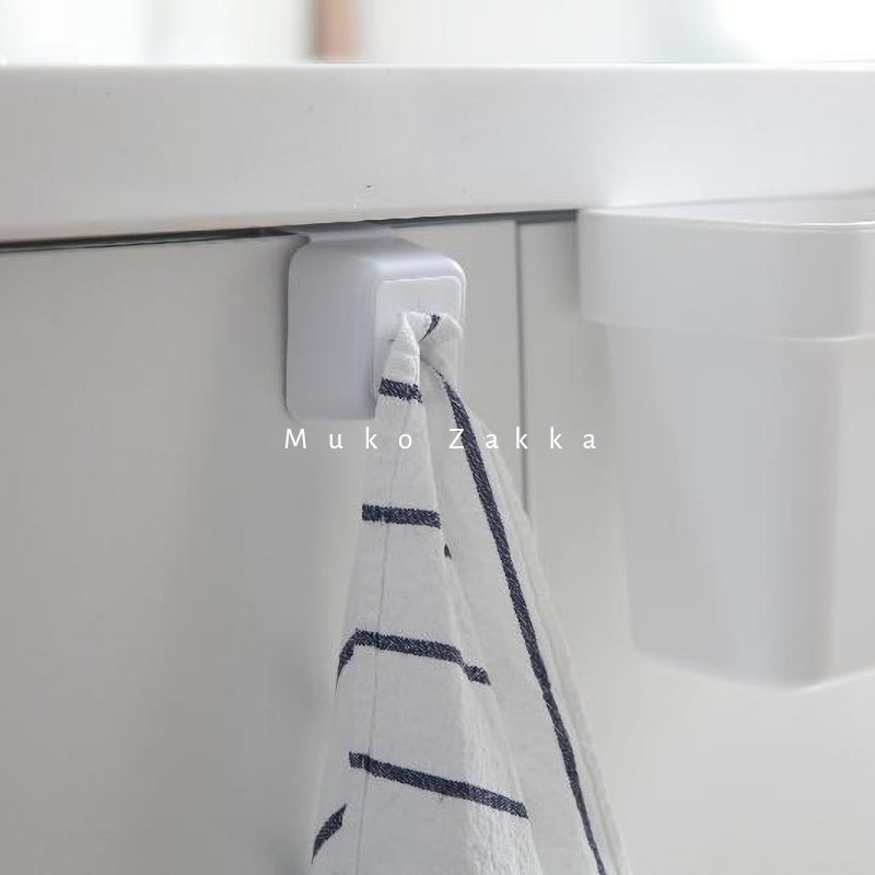 Japanese system of magnetic suction type cabinet door type towels Towels Hook Free of perforated wool towels Kitchen God Instrumental Rag Shelf