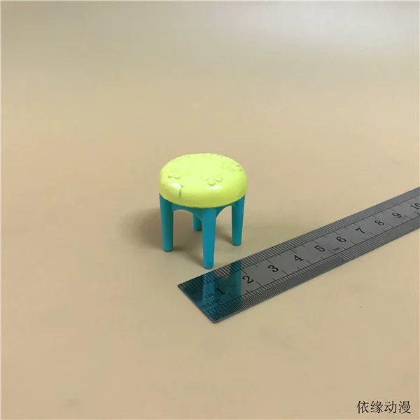 Внешнеторговые оптовые товары, имитируемые столы, стулья, кольца, корзины, небольшие модели комодов, различные детские игрушки для игры в домике с напитками