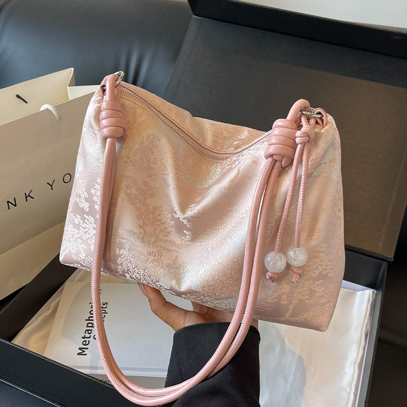 New Chinese Style National Trend Women's Bag 2025 New Trendy Shoulder Bag Large Capacity Tote Bag Commuter Crossbody Bag New Chinese Style National Trend Women's Bag 2025 New Trendy Shoulder Bag Large Capacity Tote Bag Commuter Crossbody Bag