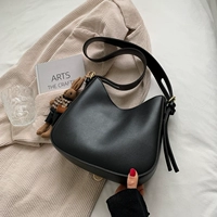 Черная подвеска