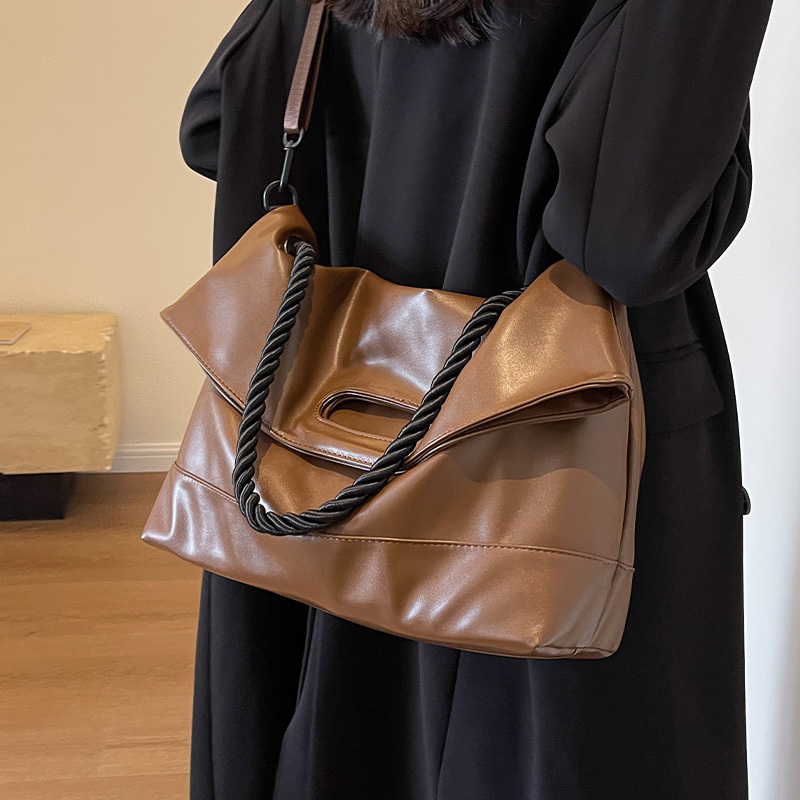 High-End Bags for Women 2026 New Fashion Popular Shoulder Bag Large Capacity Commuter Crossbody Bucket Bag High-End Bags for Women 2026 New Fashion Popular Shoulder Bag Large Capacity Commuter Crossbody Bucket Bag