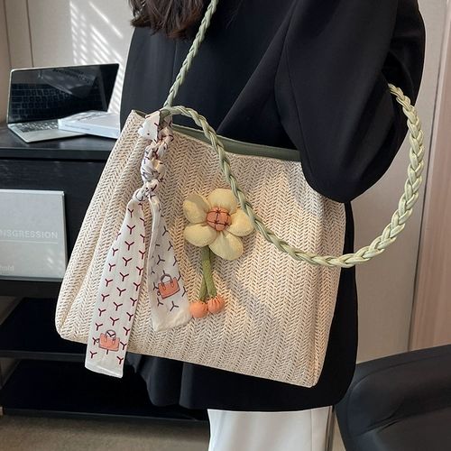 Соломенная плетеная вместительная и большая сумка через плечо на одно плечо