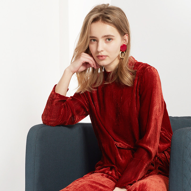 Shanghai male and female model clothing outer model shooting Stylized tonal fashion blockbuster photography company tile hanging shot