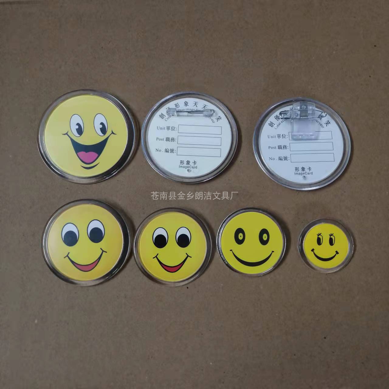 Manufacturer spot round smiley face chest badge with smile chest sign 3 5cm inner core replaceable service employee card school badge
