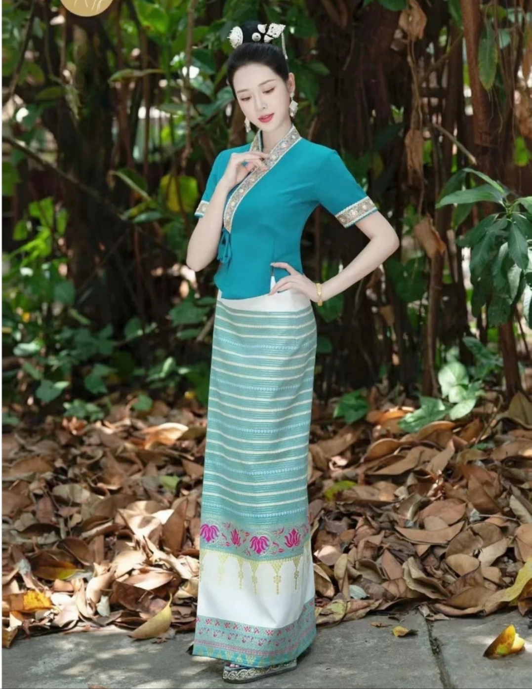 新しい夏のシーサンパンナダイ族の服の民族の女性のトップスの伝統的な作業服のスーツの日常のパフォーマンスの万能