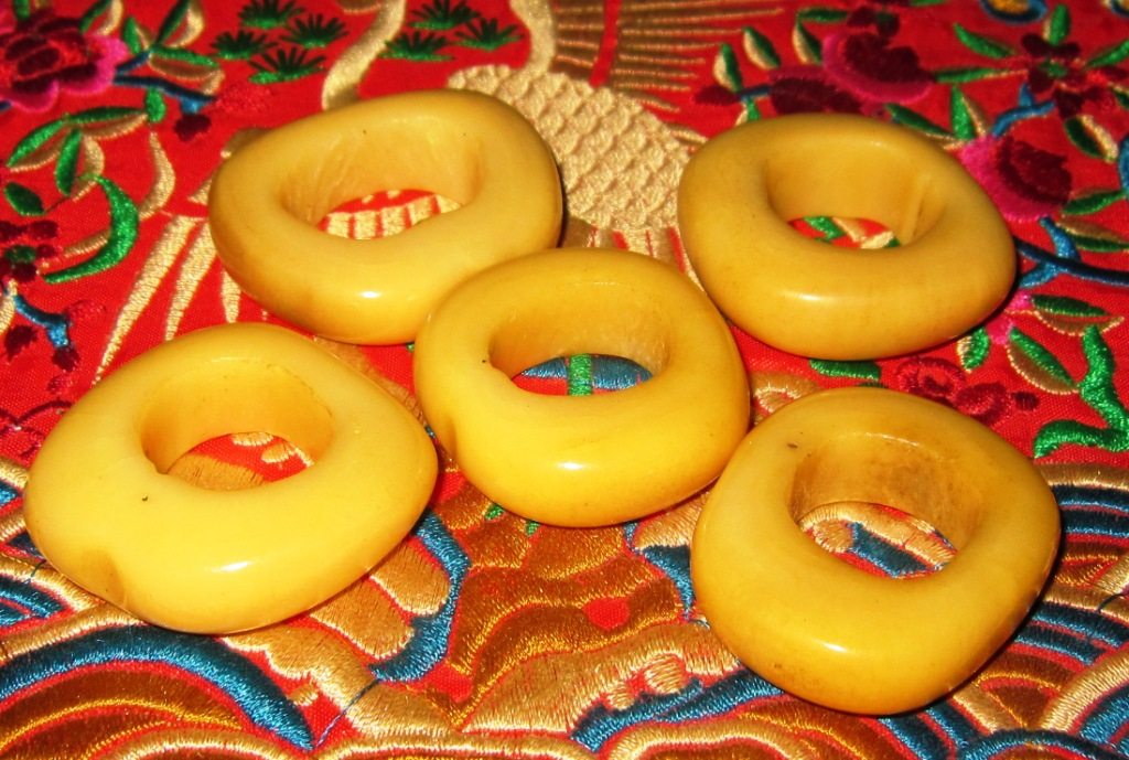 A Tibetan yak bone and a safe button to buckle up