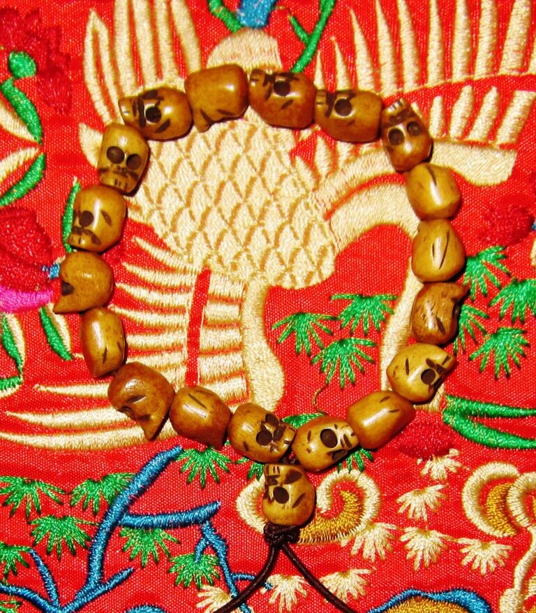 Yak Bone Small Skull Skull bracelet (0 80)
