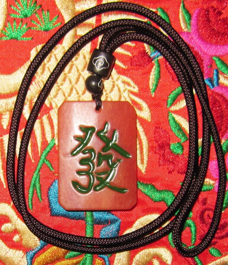 Tibetan yak bone dominoes pendant to make a fortune