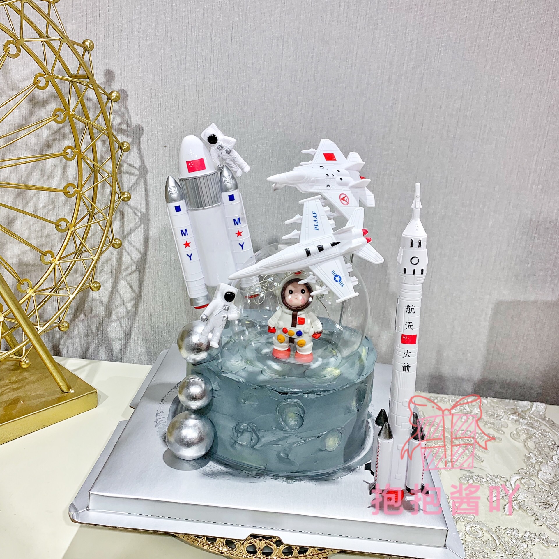 Cosmic Spaceship Cake Pendulum Space Spaceship Model Space Shuttle Astronauts Planet Cake Decoration
