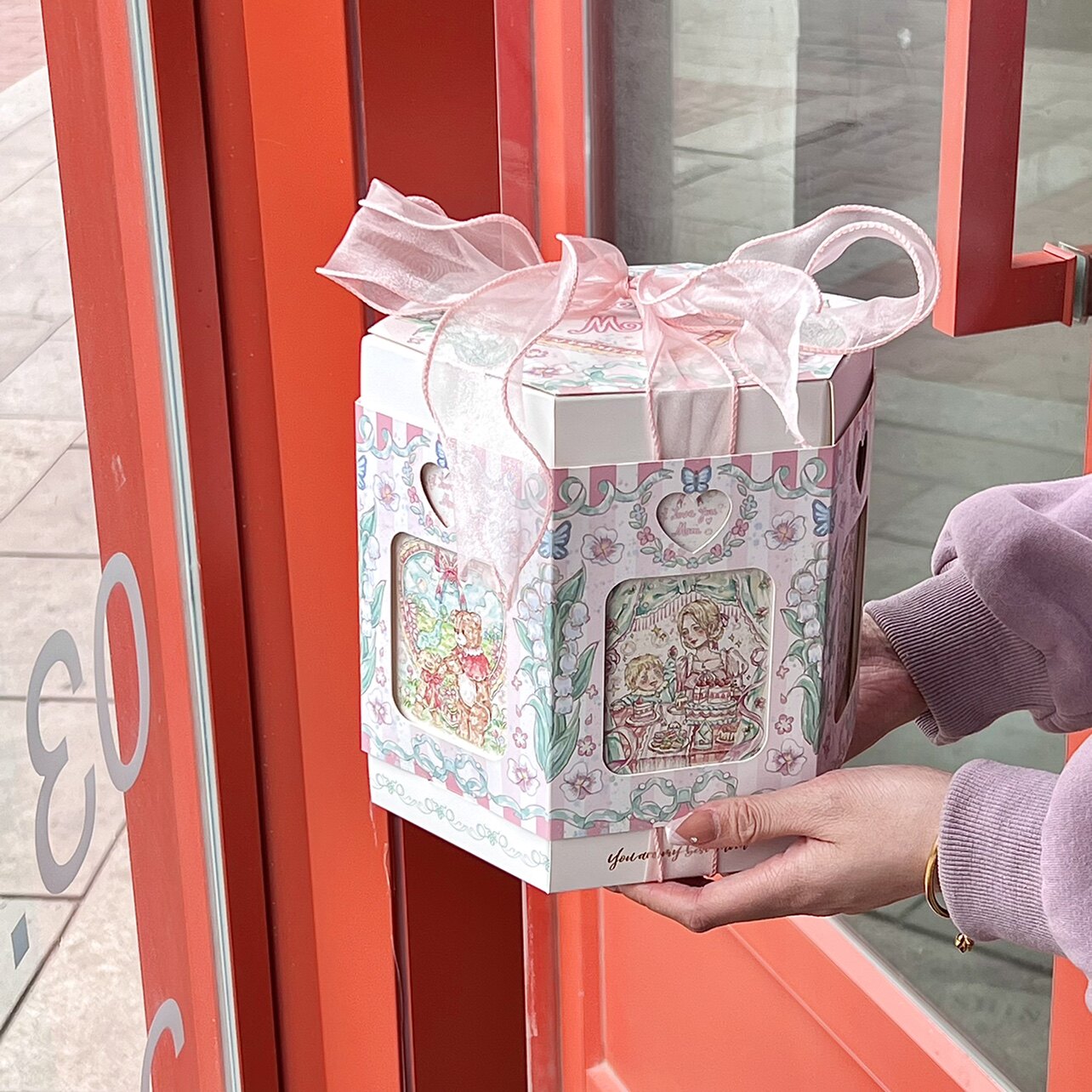 Hug sauce Original copyright Mother's Day hexagonal Hexagonal Pleasantly Surprised Cake Box Mom Birthday Decorations